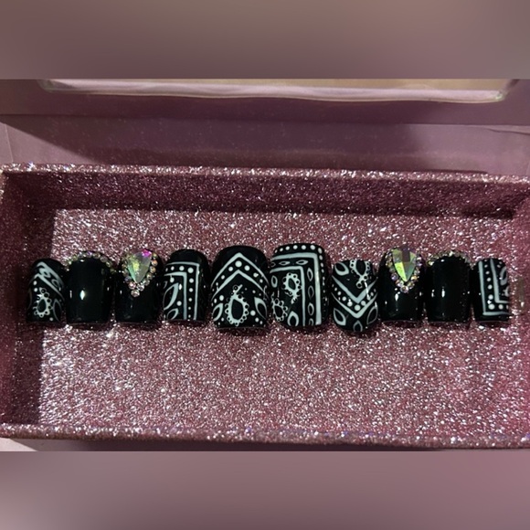 Acrylic Handpainted Design Medium-Length Nail Set - Picture 1 of 4